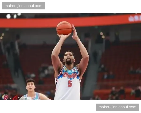 新疆前锋西尔扎提训练受伤 右膝前交叉韧带部分撕裂